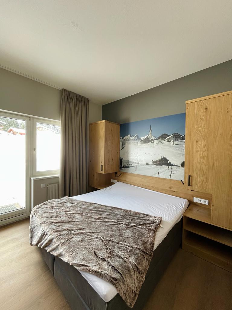 Woon/slaapkamer met tweepersoonsbed studio top 4