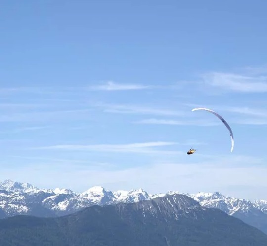 Paragliding in winter